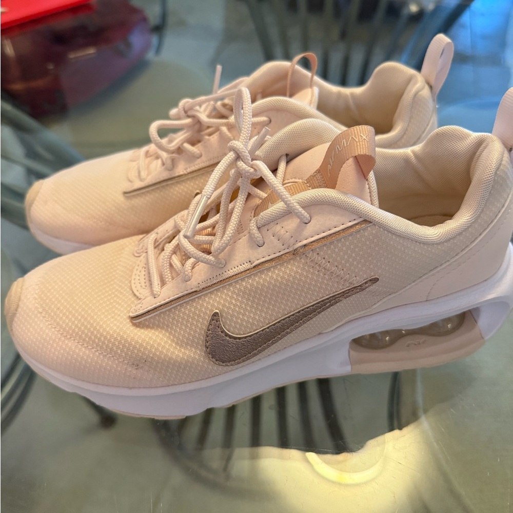 LIKE NEW Nike Air Max Sneakers - Blush/Gold Size 7